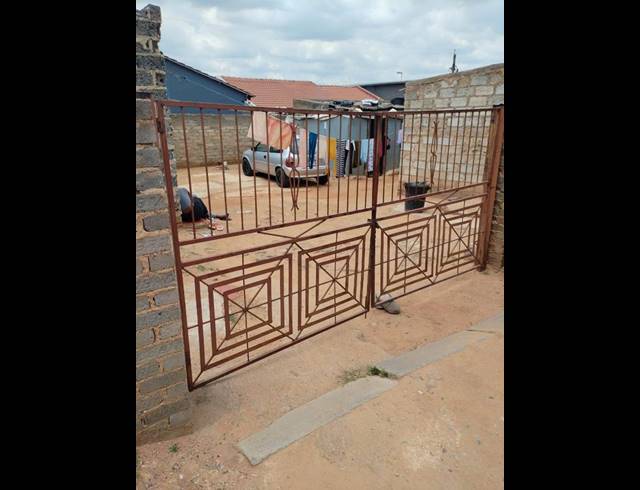 6 BEDROOM HOUSE FOR SALE IN PHOMOLONG